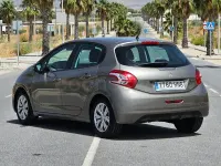 Usado Peugeot 208 Active 95 CV (69 kW) 2012 Marrón Utilitario