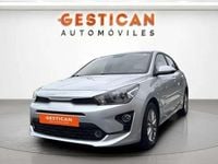 Usado Kia Rio 101 CV (74 kW) 2023 Plateado Berlina
