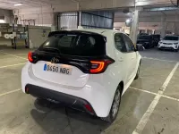 Usado Toyota Yaris Hybrid Active 115 CV (84 kW) 2025 Blanco Berlina