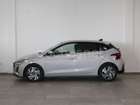 Usado Hyundai i20 101 CV (74 kW) 2024 Gris / plata Berlina