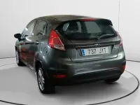 Usado Ford Fiesta Trend 82 CV (60 kW) 2017 Gris / plata Berlina