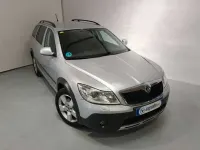 Usado Skoda Octavia 160 CV (117 kW) 2011 Plateado SUV