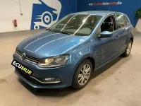 Usado VW Polo 75 CV (55 kW) 2015 Azul Berlina