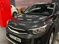 Usado Kia Stonic 110 CV (80 kW) 2018 Gris / plata SUV