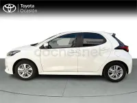 Usado Toyota Yaris Hybrid Active 116 CV (85 kW) 2022 Blanco Berlina