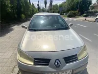 Usado Renault Mégane Dynamique 115 CV (84 kW) 2004 Gris / plata Berlina