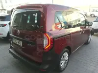 Usado Renault Kangoo 95 CV (69 kW) 2023 Granate Monovolumen