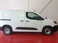 Usado Citroën Berlingo 100 CV (73 kW) 2021 Blanco Monovolumen