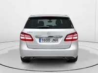 Usado Mercedes B180 116 CV (85 kW) 2016 Gris Utilitario