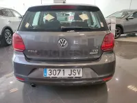 Usado VW Polo Advance 90 CV (66 kW) 2016 Gris / plata Berlina