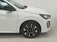 Usado Peugeot 208 Allure 100 CV (73 kW) 2025 Blanco Utilitario