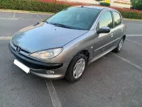 Usado Peugeot 206 70 CV (51 kW) 2002 Gris / plata Berlina