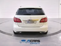 Usado Mercedes B180 AMG line 109 CV (80 kW) 2016 Blanco Utilitario