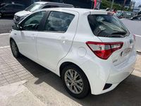 Usado Toyota Yaris Hybrid Active 100 CV (73 kW) 2020 Blanco Utilitario
