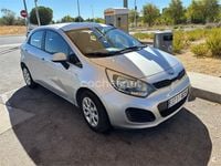 Usado Kia Rio 75 CV (55 kW) 2013 Gris / plata Berlina