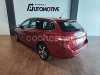Usado Peugeot 308 SW Allure 120 CV (88 kW) 2015 Granate Familiar