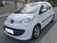 Usado Peugeot 107 Urban Move 68 CV (50 kW) 2008 Blanco Utilitario