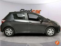 Usado Toyota Yaris Hybrid Active 99 CV (72 kW) 2019 Gris Utilitario