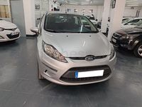 Usado Ford Fiesta Trend 82 CV (60 kW) 2012 Gris / plata Utilitario