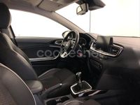 Usado Kia Ceed 120 CV (88 kW) 2019 Azul Utilitario