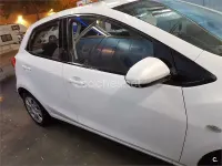 Usado Mazda 2 75 CV (55 kW) 2014 Blanco Berlina