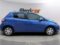 Usado Toyota Yaris Hybrid Active 100 CV (73 kW) 2019 Azul Berlina