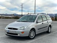 Usado Ford Focus Ghia 130 CV (95 kW) 1999 Gris / plata Familiar