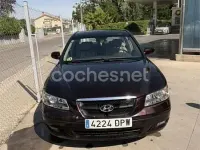 Usado Hyundai Sonata Style 161 CV (118 kW) 2005 Granate Berlina