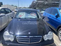 Usado Mercedes C220 Classic 143 CV (105 kW) 2002 Negro Berlina