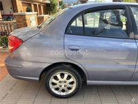 Usado Kia Rio 81 CV (59 kW) 2005 Gris / plata Berlina
