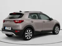 Usado Kia Stonic 120 CV (88 kW) 2023 Verde SUV