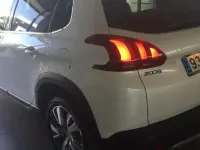 Usado Peugeot 2008 Allure 110 CV (80 kW) 2018 Blanc nacre SUV