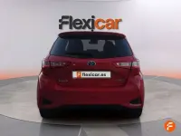 Usado Toyota Yaris Active 99 CV (72 kW) 2020 Rojo Utilitario