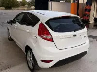 Usado Ford Fiesta Trend 96 CV (70 kW) 2010 Blanco Berlina