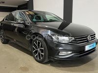 Usado VW Passat Business 120 CV (88 kW) 2020 Gris / plata Berlina