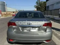 Usado Toyota Avensis Advance 124 CV (91 kW) 2013 Gris / plata Berlina