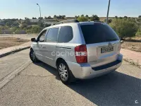 Usado Kia Carnival 185 CV (136 kW) 2009 Gris / plata Monovolumen