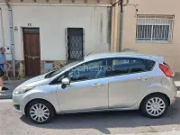 Usado Ford Fiesta Trend 82 CV (60 kW) 2013 Gris / plata Berlina