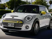 Käytetty Mini Cooper SE 135 kW (184 HP) 2021 Musta Viistoperä