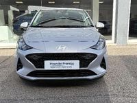 Usado Hyundai i10 66 CV (48 kW) 2025 Gris/plata Utilitario
