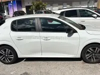 Usado Peugeot 208 Allure 100 CV (73 kW) 2023 Blanco Utilitario