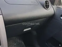 Usado Ford Fiesta Trend 90 CV (66 kW) 2005 Gris / plata Utilitario