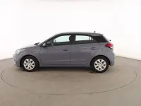 Usado Hyundai i20 85 CV (62 kW) 2015 Gris Berlina
