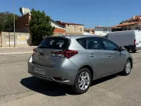 Usado Toyota Auris Active 116 CV (85 kW) 2017 Gris / plata Familiar
