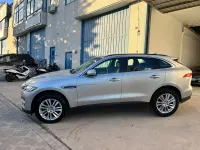 Usado Jaguar E-Pace R-Dynamic 150 CV (110 kW) 2018 Gris / plata SUV