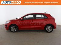 Usado Kia Rio 84 CV (61 kW) 2021 Rojo Berlina