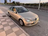 Usado Mercedes C200 Elegance 136 CV (100 kW) 2010 Beige Berlina