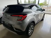 Usado Renault Captur Zen 140 CV (102 kW) 2022 Gris / plata SUV