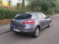 Usado Renault Mégane III Dynamique 105 CV (77 kW) 2009 Gris / plata Berlina