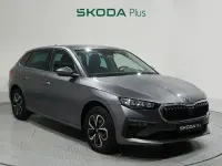 Usado Skoda Scala Selection 116 CV (85 kW) 2025 Gris Utilitario